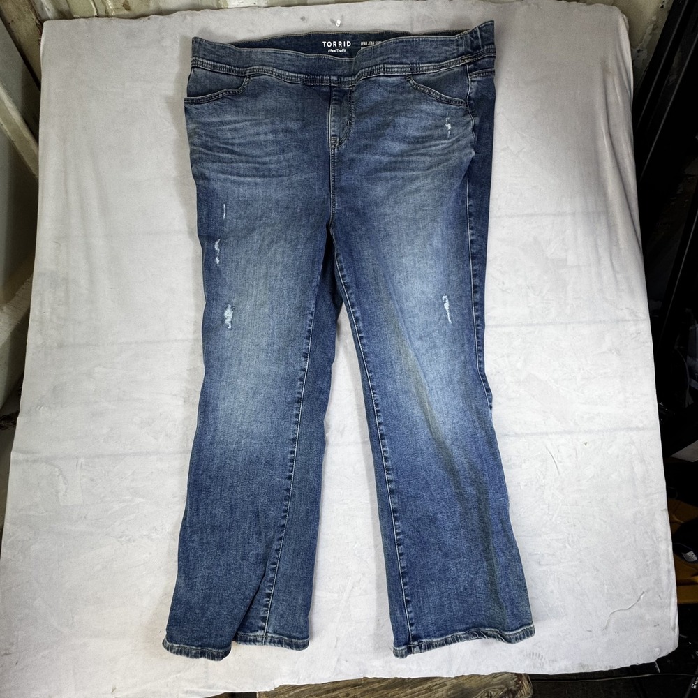 Torrid Womens Lean Slim Fit Bootcut Jeans Blue Denim Super Soft‎ Distressed 3S